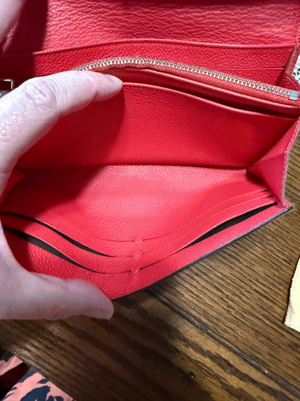 Louis Vuitton Rose Pink Sarah Wallet in Pebbled Leather - Picture 5 of 10